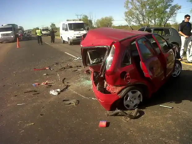 Un muerto y tres heridos en un terrible accidente en Ruta 12 
