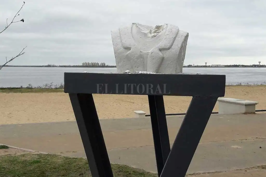 Rompieron el busto de Ana Frank en la costanera