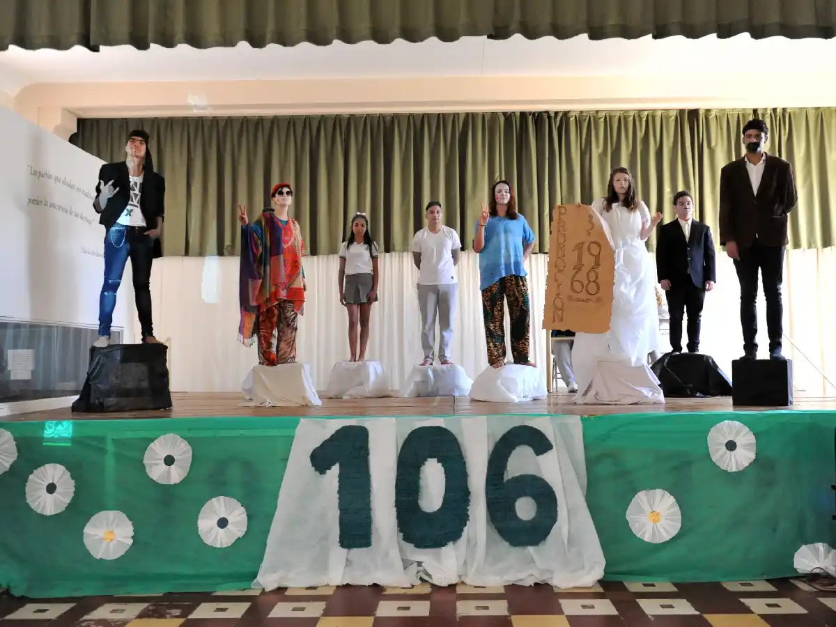 Con mensajes en defensa de la educación pública, el Normal celebró un nuevo aniversario 