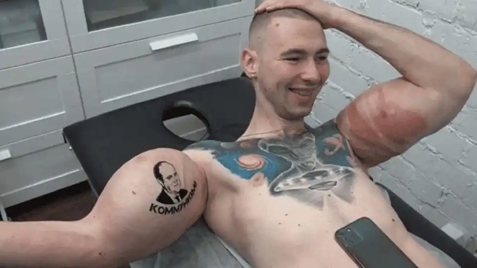 Así explotaron los músculos del "Hulk ruso" en medio de una pelea