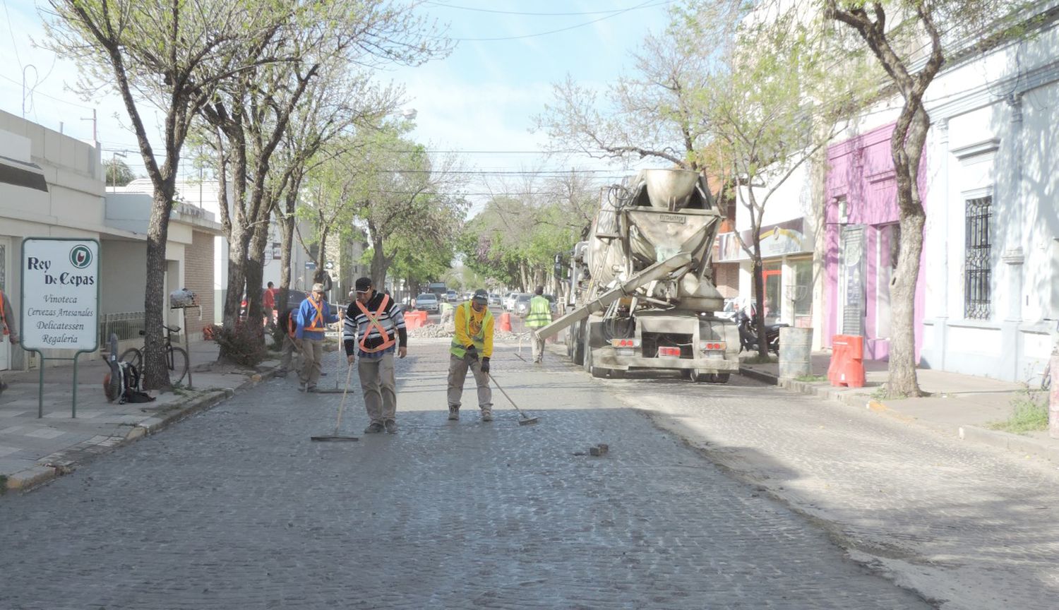 Rafaela: el municipio trabaja en la reparación del adoquinado