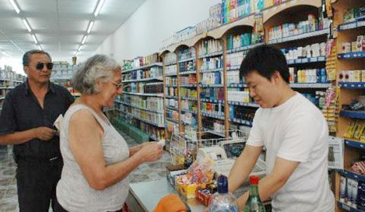 Supermercadistas chinos lanzan canastas navideñas a precios económicos