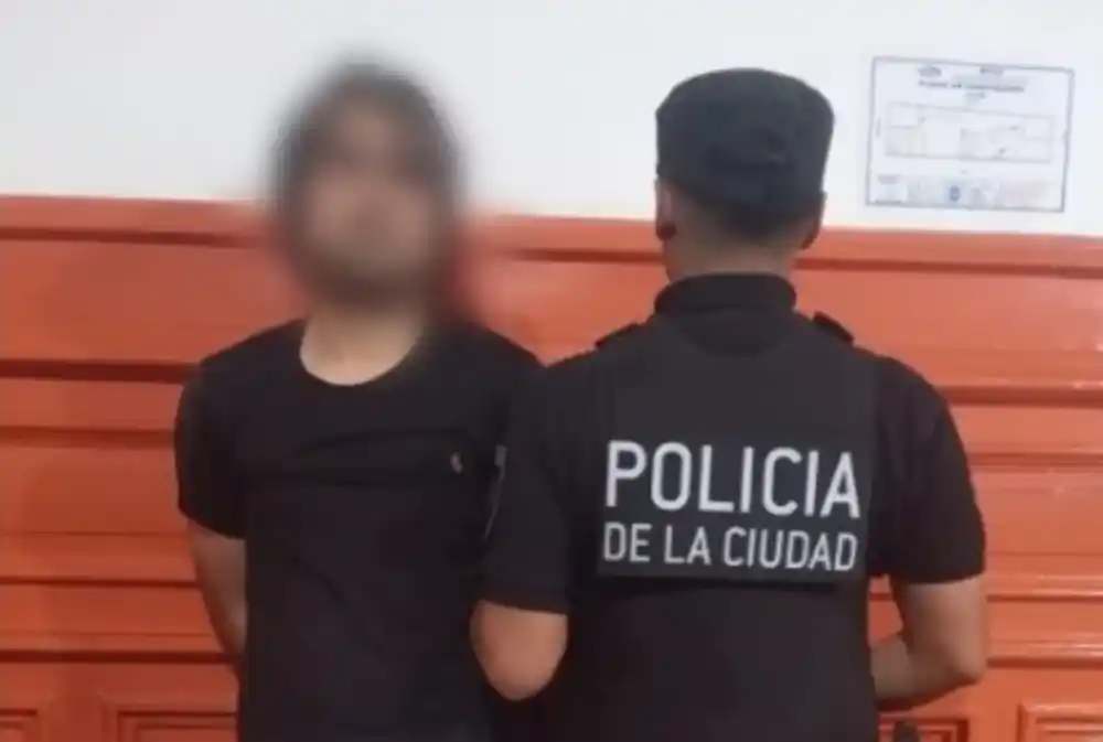 La policía detuvo a un joven paquistaní