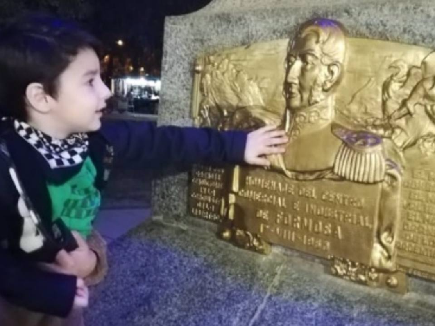 [Video] El niño de cuatro años que se "transforma" en San Martín
