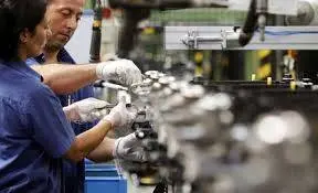 El 35% de las empresas ya recortaron o analizan recortar sueldos