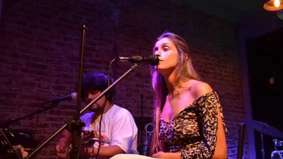 La cantautora Morena Gianoni llega a Dickens Pub