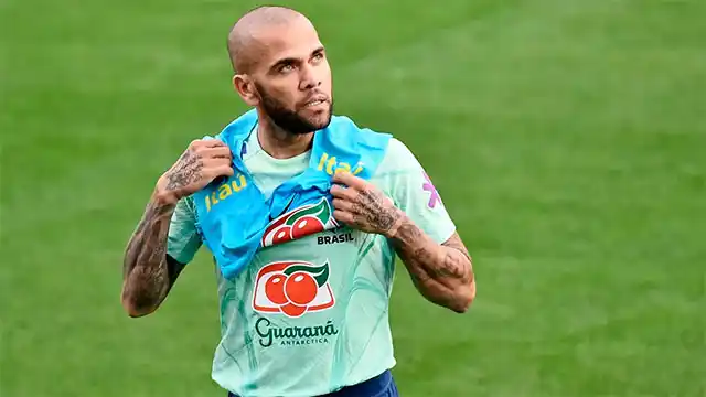 Dani Alves contrató al abogado de Lionel Messi para salir de la cárcel