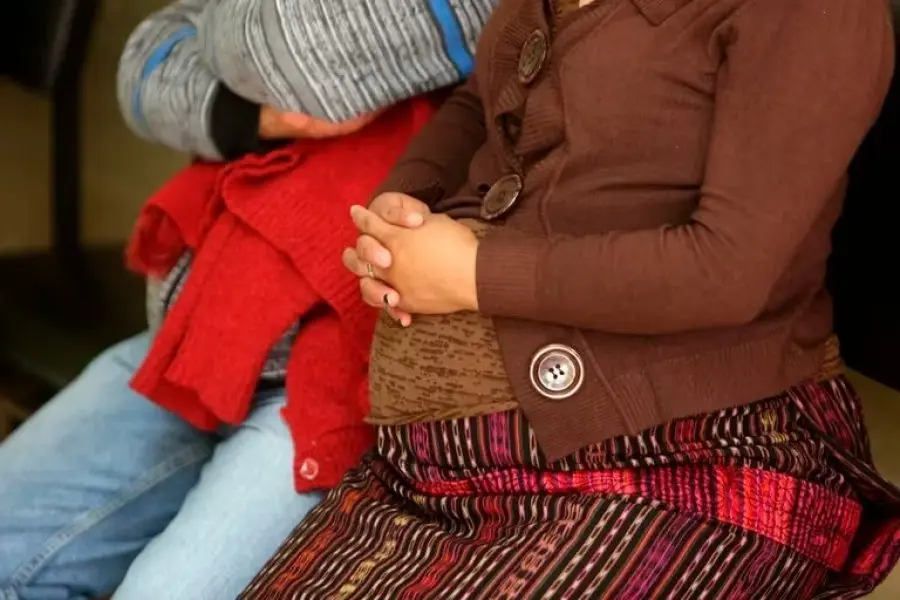 Alarma en Ecuador: casi 7.000 adolescentes entre 12 y 14 años están casados, divorciados o viudos
