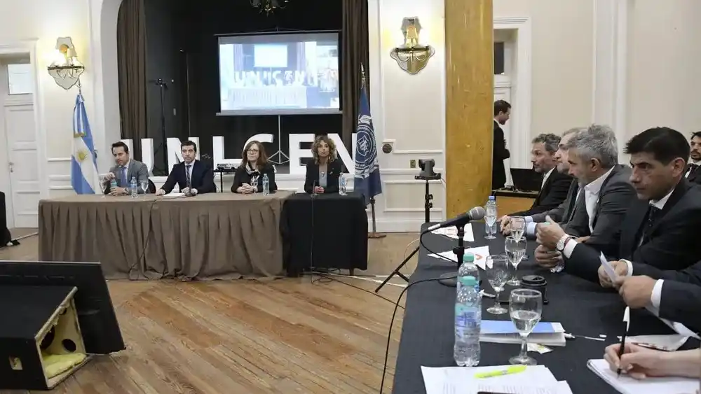 La lectura del fallo, en el aula magna de la UNICEN.