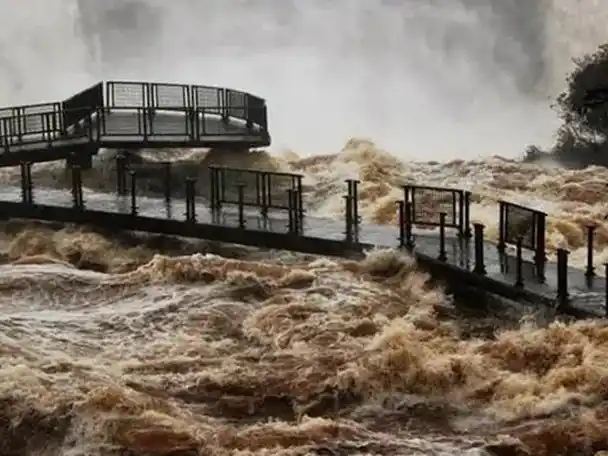 Temporal en Iguazú: cerraron la Garganta del Diablo por la crecida del río