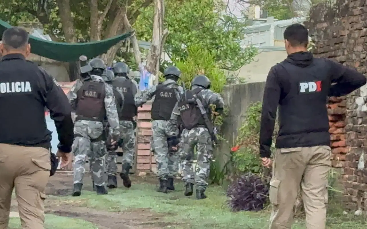 allanamientos rafaela microtrafico pdi arma droga - 5