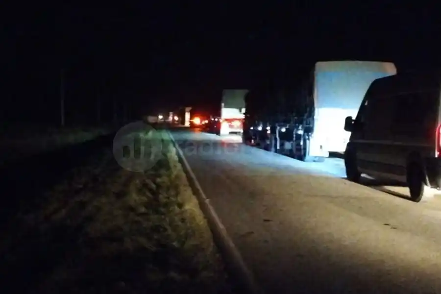 Por un socavón, se encuentra interrumpido el tránsito en Ruta Provincial 10