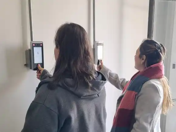 La EPE comenzará a implementar el ingreso por huella digital