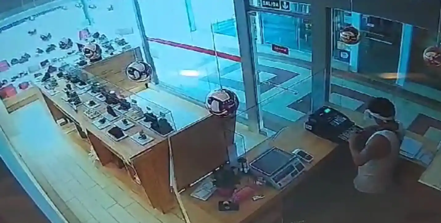 Un solitario delincuente robó en un comercio céntrico.