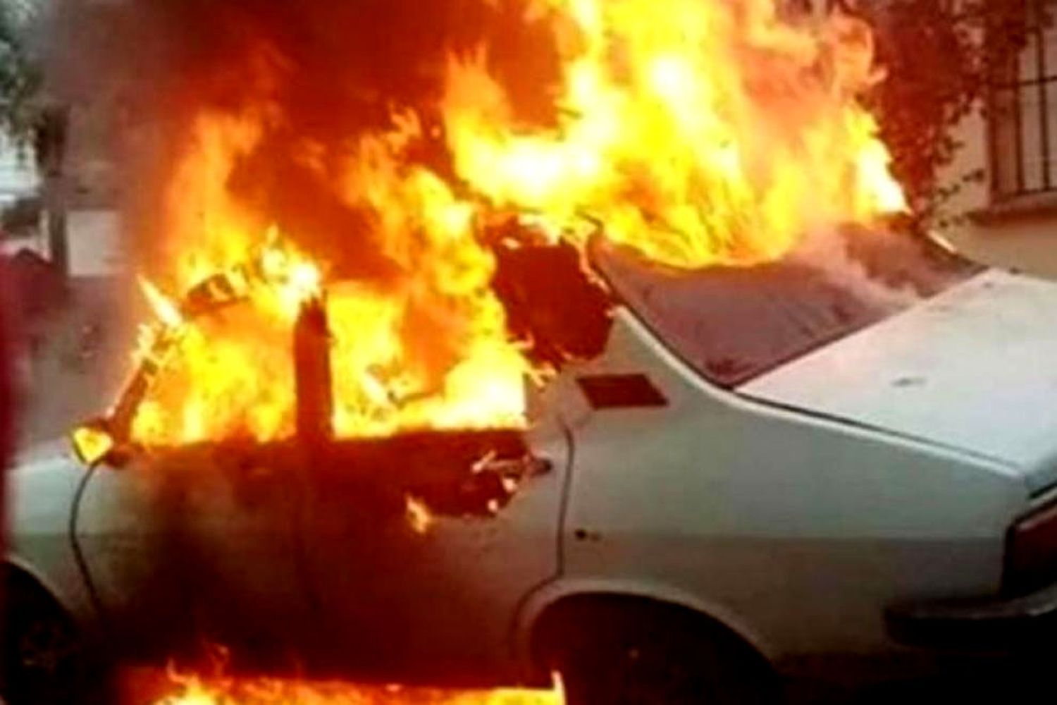 Incendio de autos en Concepción del Uruguay