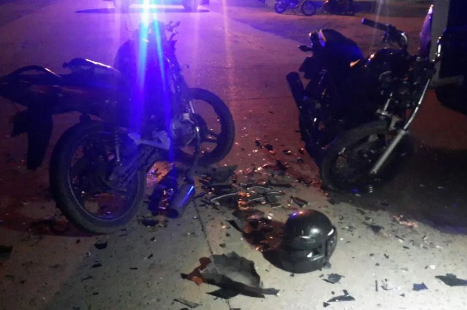 Dos motociclistas chocaron de frente y murieron en Ángel Gallardo