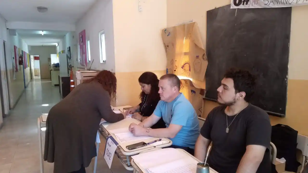 Quienes no votaron pueden justificar su ausencia en los próximos 60 días. No existen un e-mail que reclama el pago.