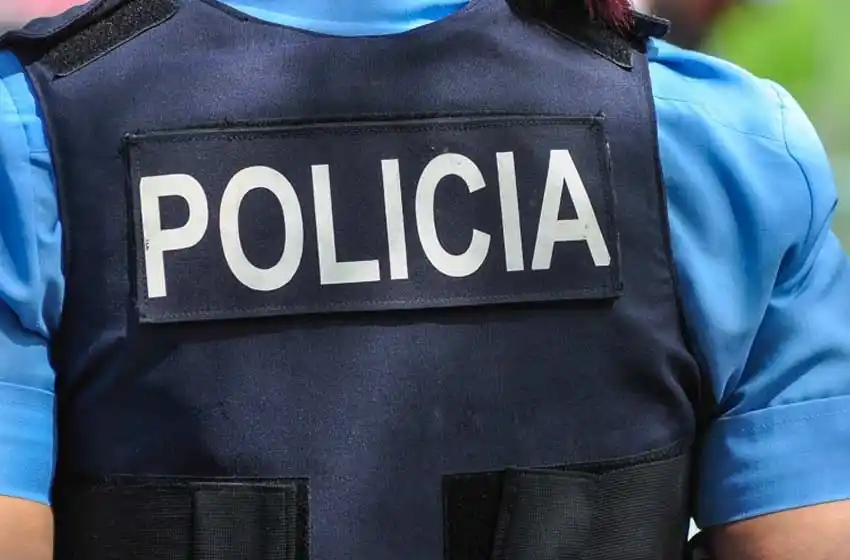 Fueron detenidos por violar la cuarentena y querer sobornar al personal policial
