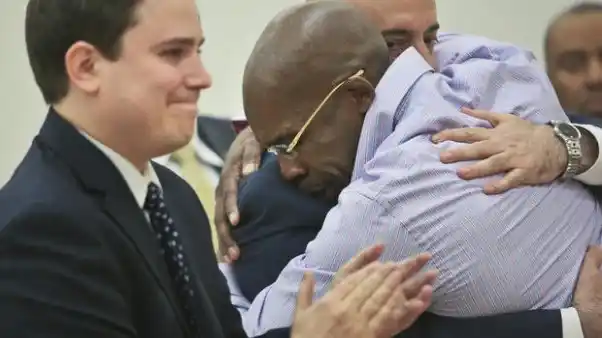 Pasó 24 años presos por error y ahora reclama 162 millones de dólares