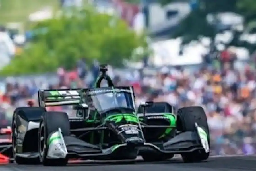 Canapino corre en Mid-Ohio