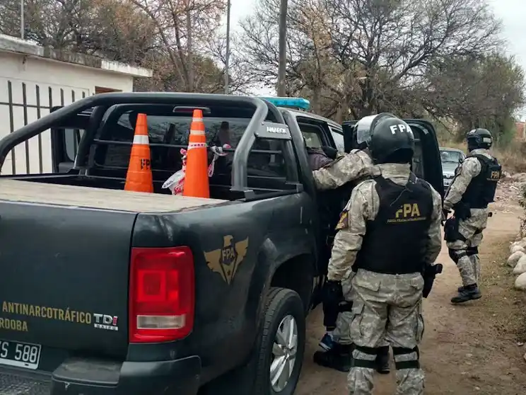 Los allanamientos se realizaron sobre Cortada 4 de Septiembre s/n de barrio Centro de Villa María.