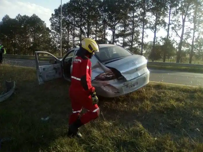 Despiste y vuelco en la Autovía Artigas