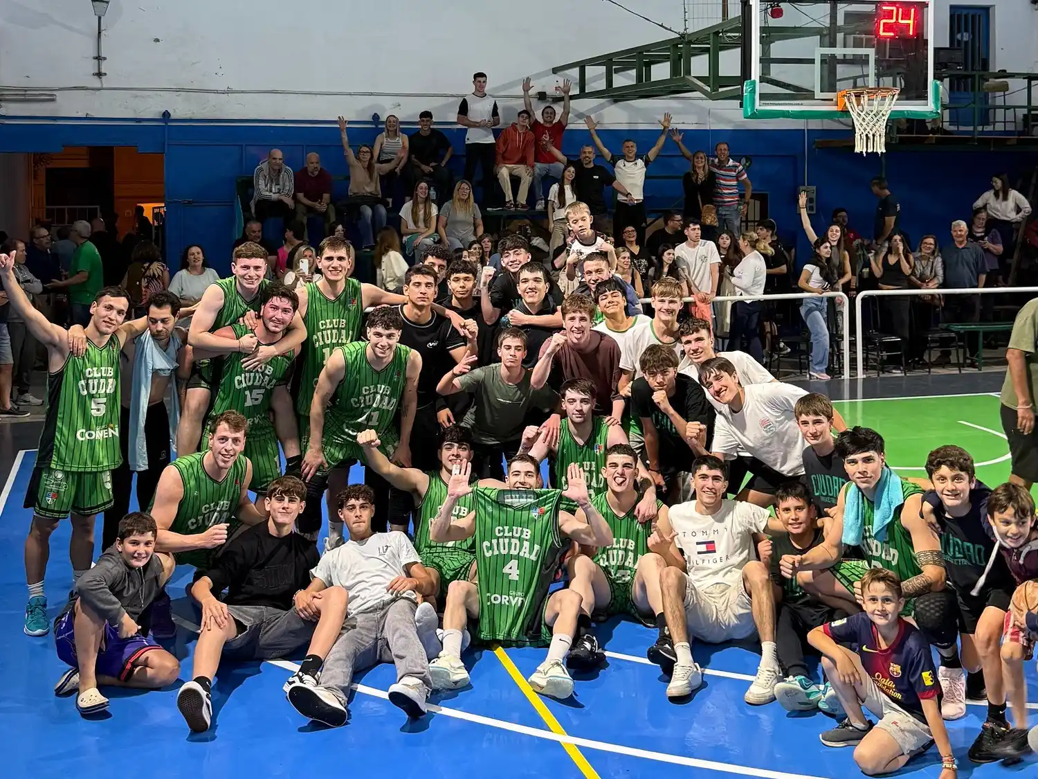 El Chanta le volvió a ganar el clásico y se metió entre los cuatro mejores del torneo. Foto: Bautista Maillo.
