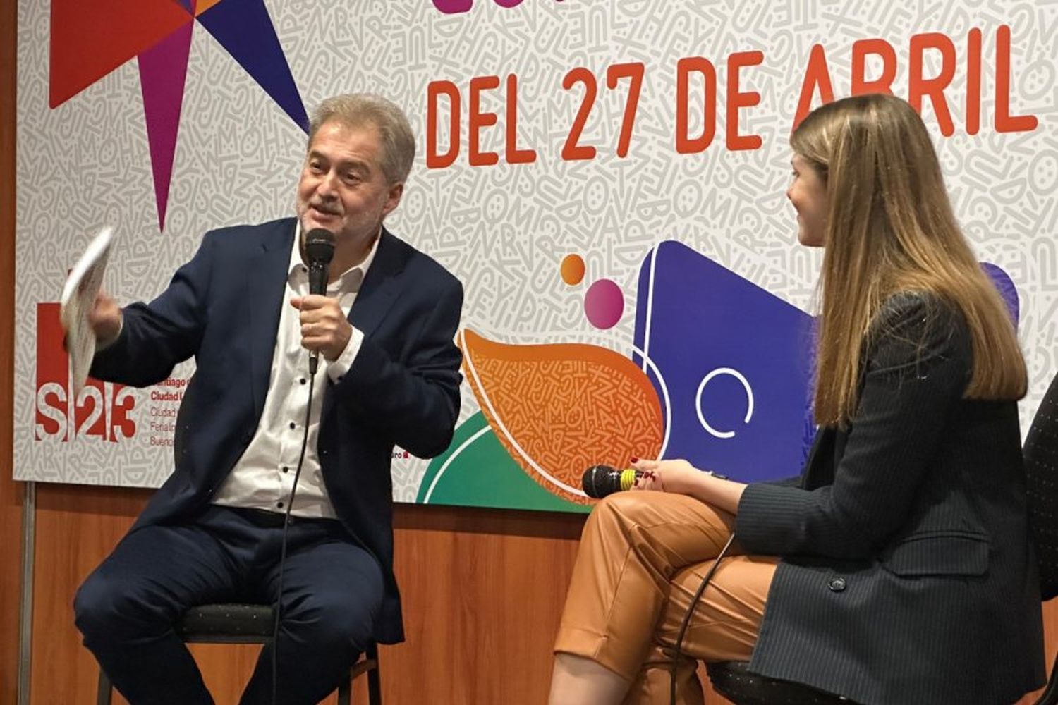 Mirabella, presentó  su libro “Defendamos Santa Fe” en la Feria Internacional del Libro que se desarrolla en el predio de Sociedad Rural en la ciudad de Buenos Aires. El evento se desarrolló en la Sala Alejandra Pizarnik ante un centenar de personas.