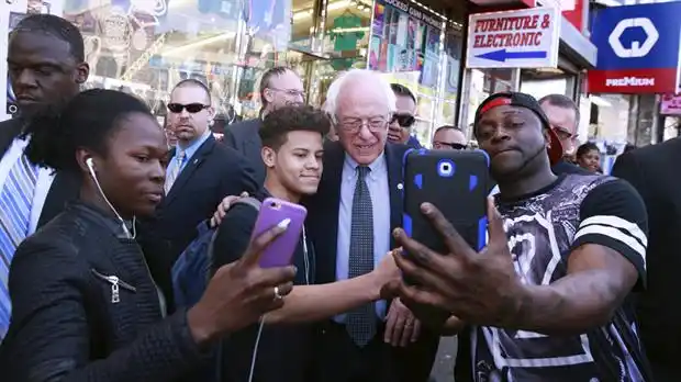 De locales en Nueva York, Trump y Clinton buscarán volver hoy al triunfo