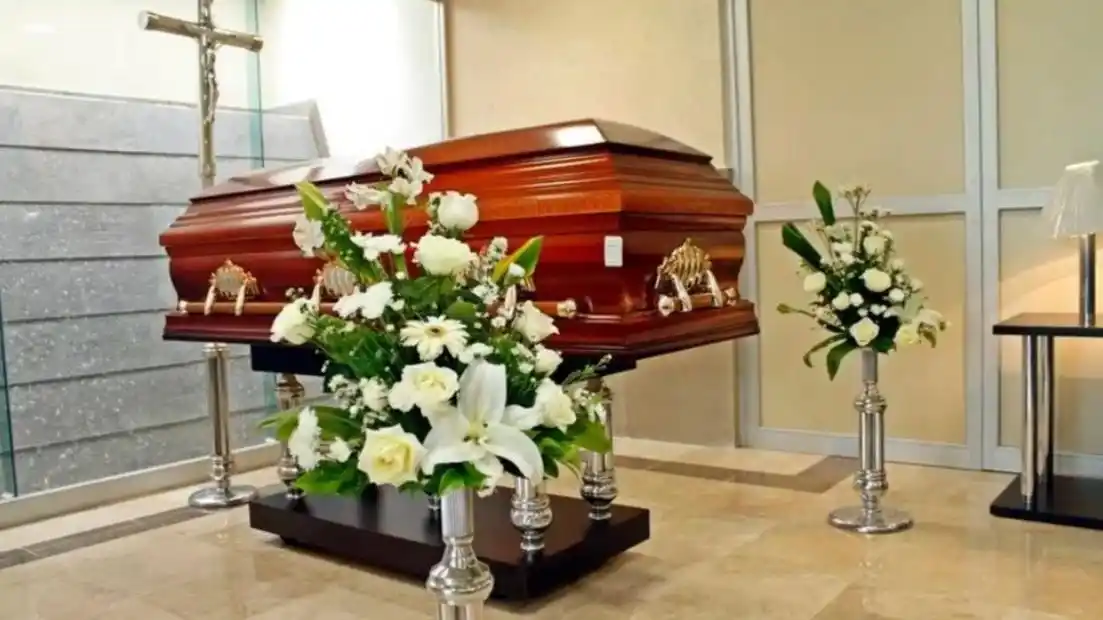 Lo velaban y vieron que tenía marcas en el cuello: creen que lo estrangularon en el geriátrico