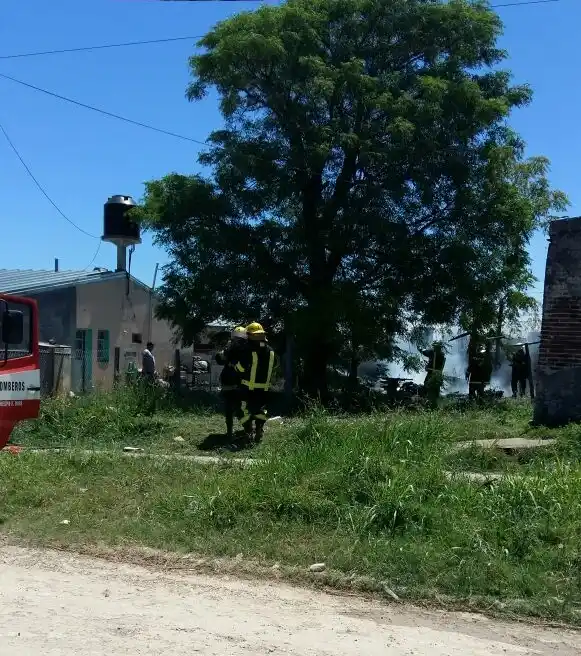 Se quemó una casa prefabricada en madera