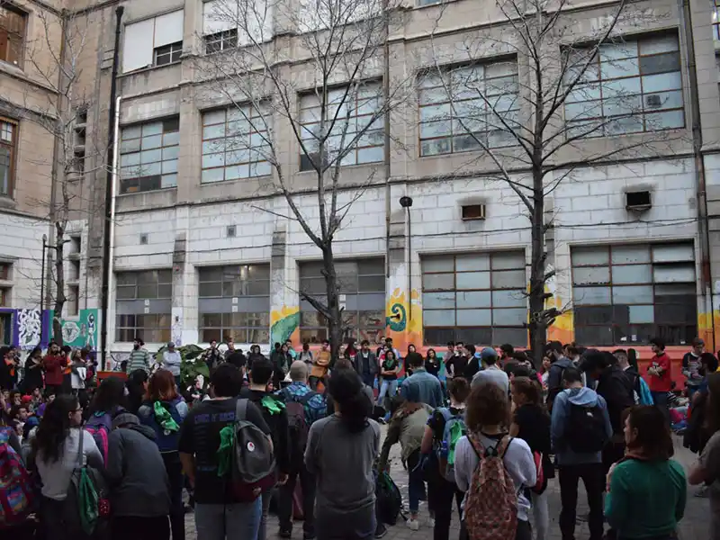 Conflicto: proponen tomar las facultades de la UNR