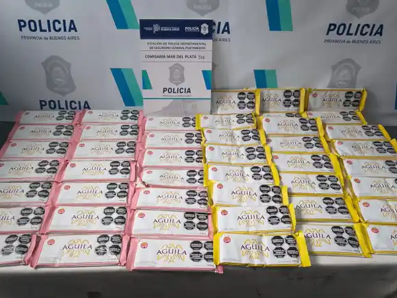 Ni Willy Wonka se animó a tanto: un hombre intentó robar 45 tabletas de chocolate de un supermercado