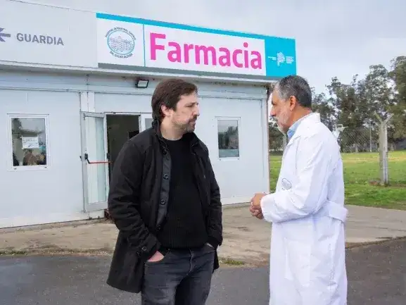 Kreplak recorrió el Alende y destacó una inversión de $30 millones para mejorar la farmacia