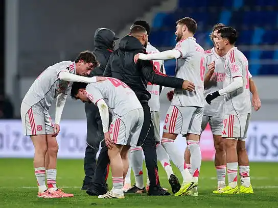 Lyon aplastó a Maccabi