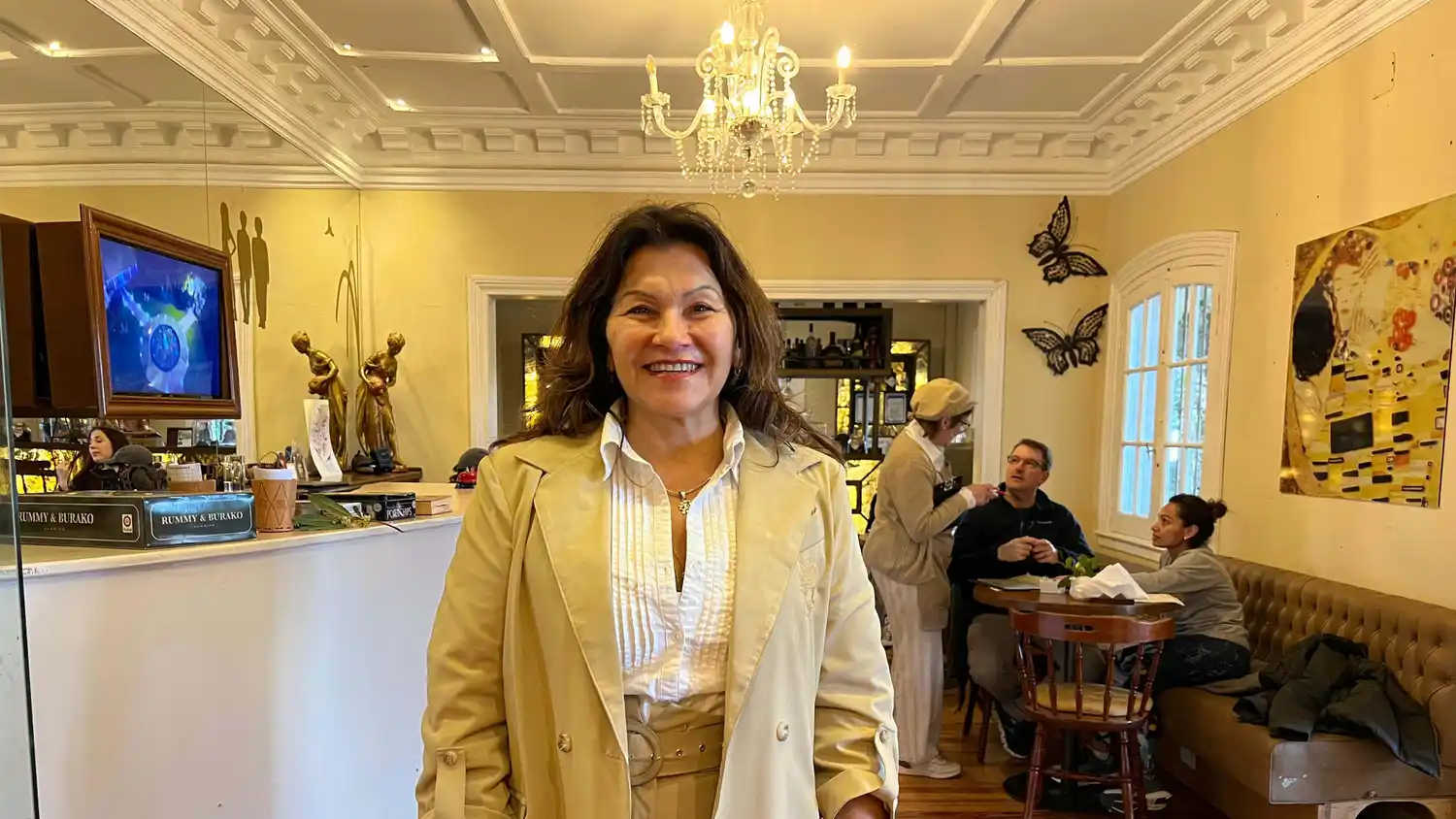 Claudia Moreno, en Elena Café.