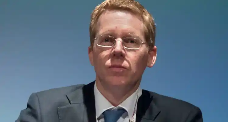 Comisiones gremiales internas del Banco Provincia marchan contra Curutchet