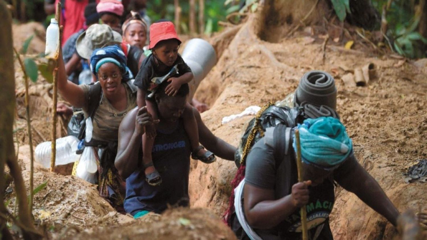 AHOGADAS mueren una madre y su pequeña hija venezolanas al cruzar un río caudaloso en la selva de Darién