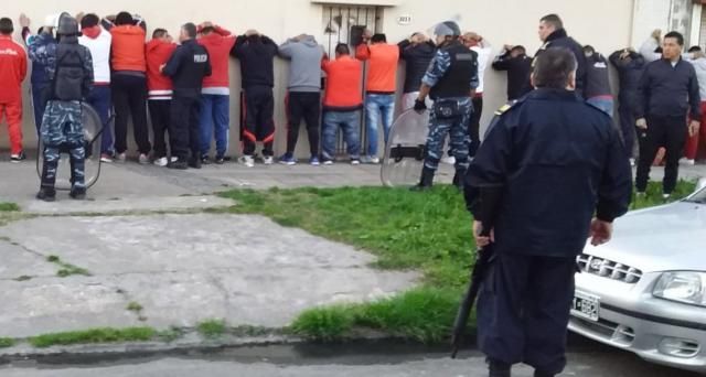 Más de 40 barras de River fueron detenidos en la previa del duelo ante Godoy Cruz 