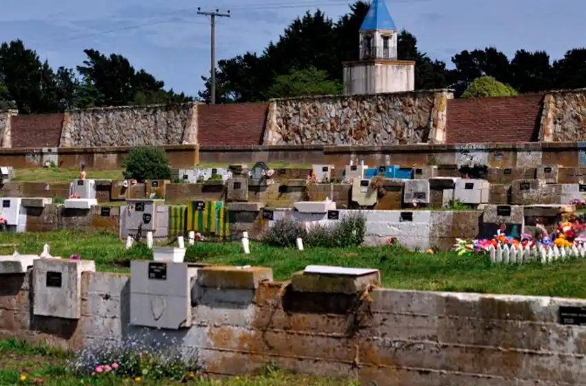 Hizo hincapié en los techos en mal estado, falta de luminarias, nichos con ataúdes a la vista, suciedad acumulada y una fuerte presencia de palomas.
