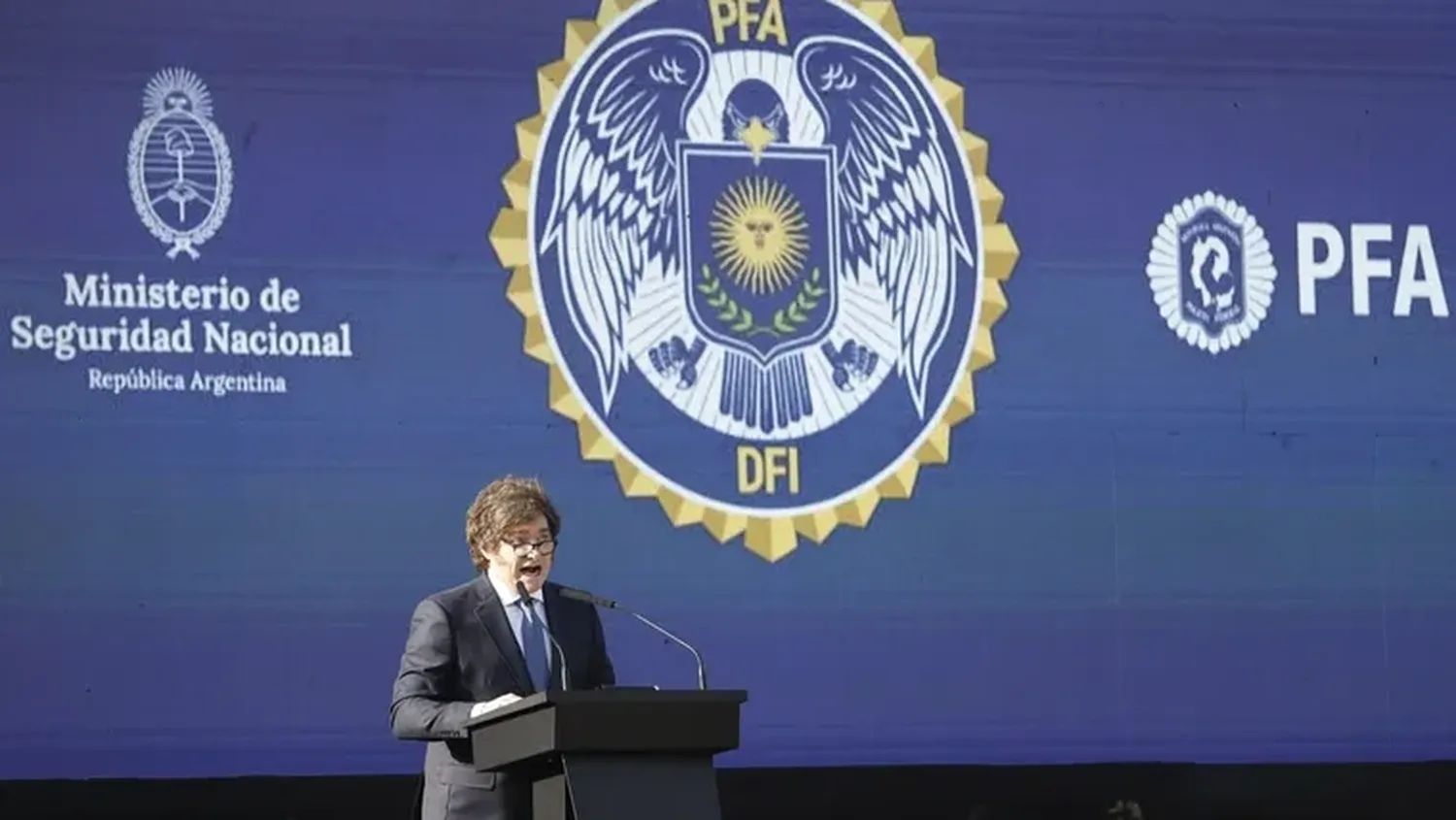 Milei anunció múltiples cambios para la Policía Federal: "Pondremos a las fuerzas en línea con los estándares del FBI".