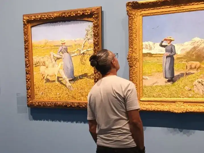 Observando las obras de grande maestros-