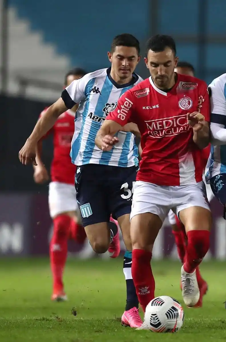 Lovera tuvo minutos en la goleada de Racing