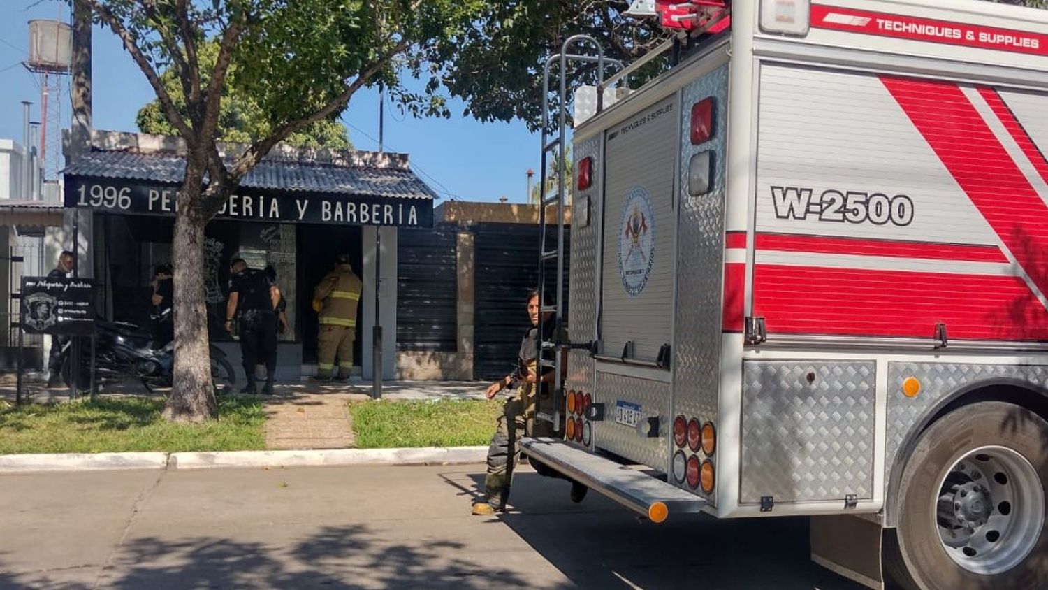 Un calefón provocó un incendio en una barbería de Reconquista