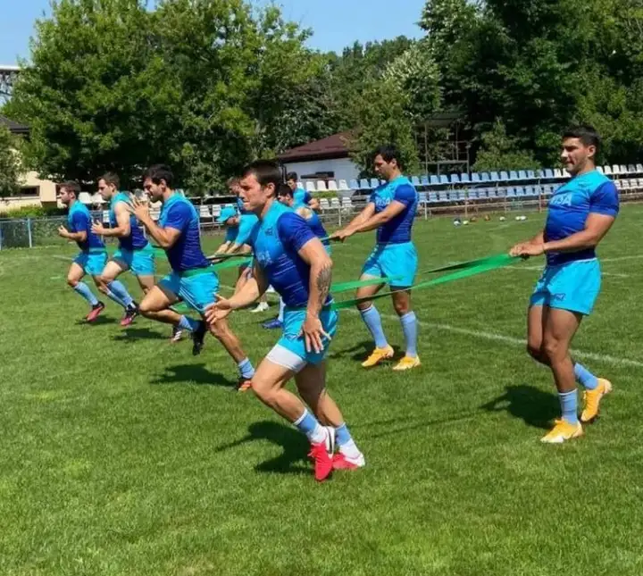 Los Pumas, durante la práctica de ayer en Rumania.