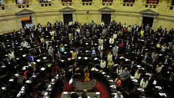 Fuerte aumento en la dieta de diputados y senadores