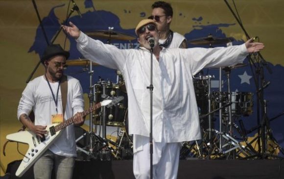 Españoles se preocupan por salud de Miguel Bosé