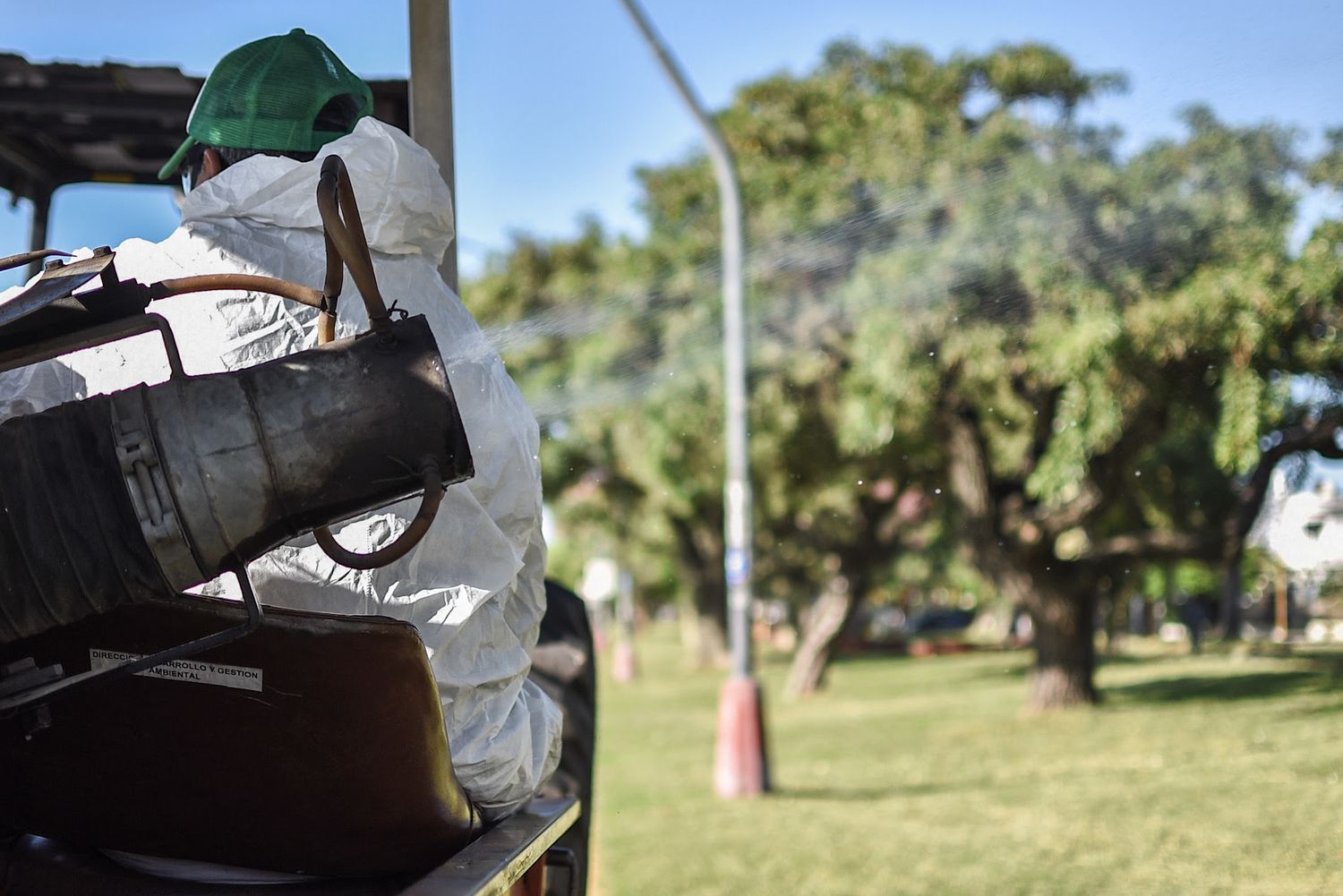 Se realizan tareas de fumigación en la ciudad
