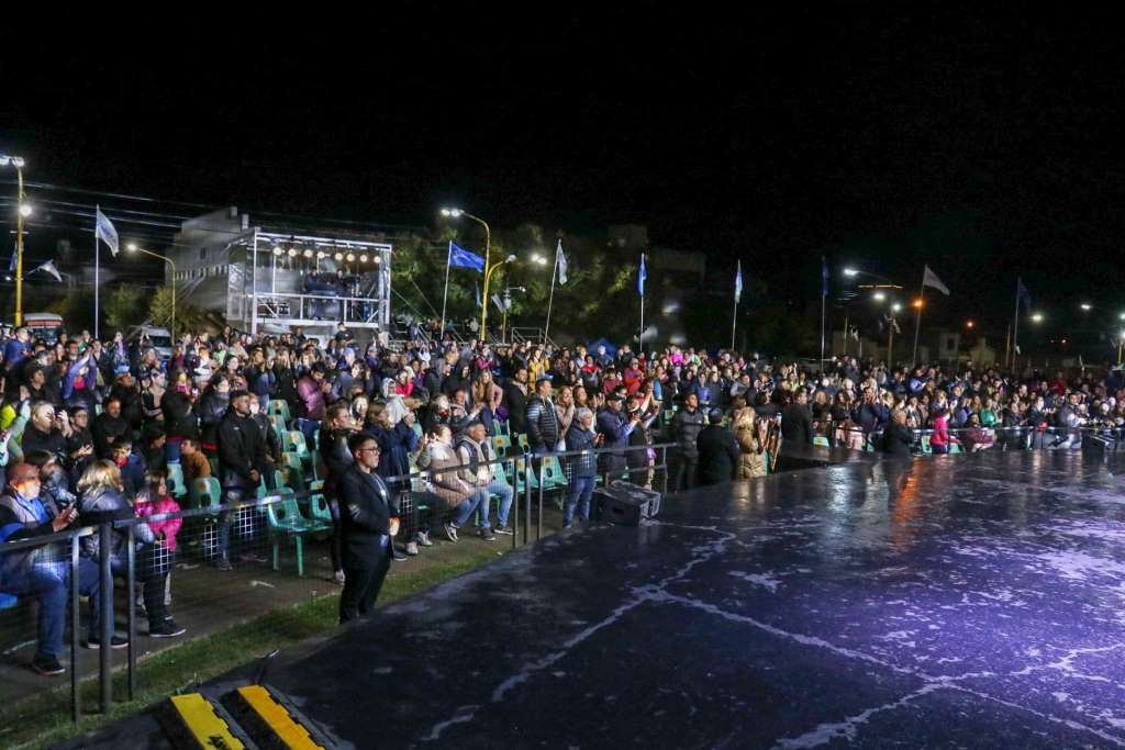 A pesar de un clima irregular, continuaron los festejos por el aniversario de la ciudad