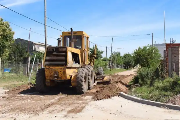 Reparan calles en distintos barrios de la ciudad